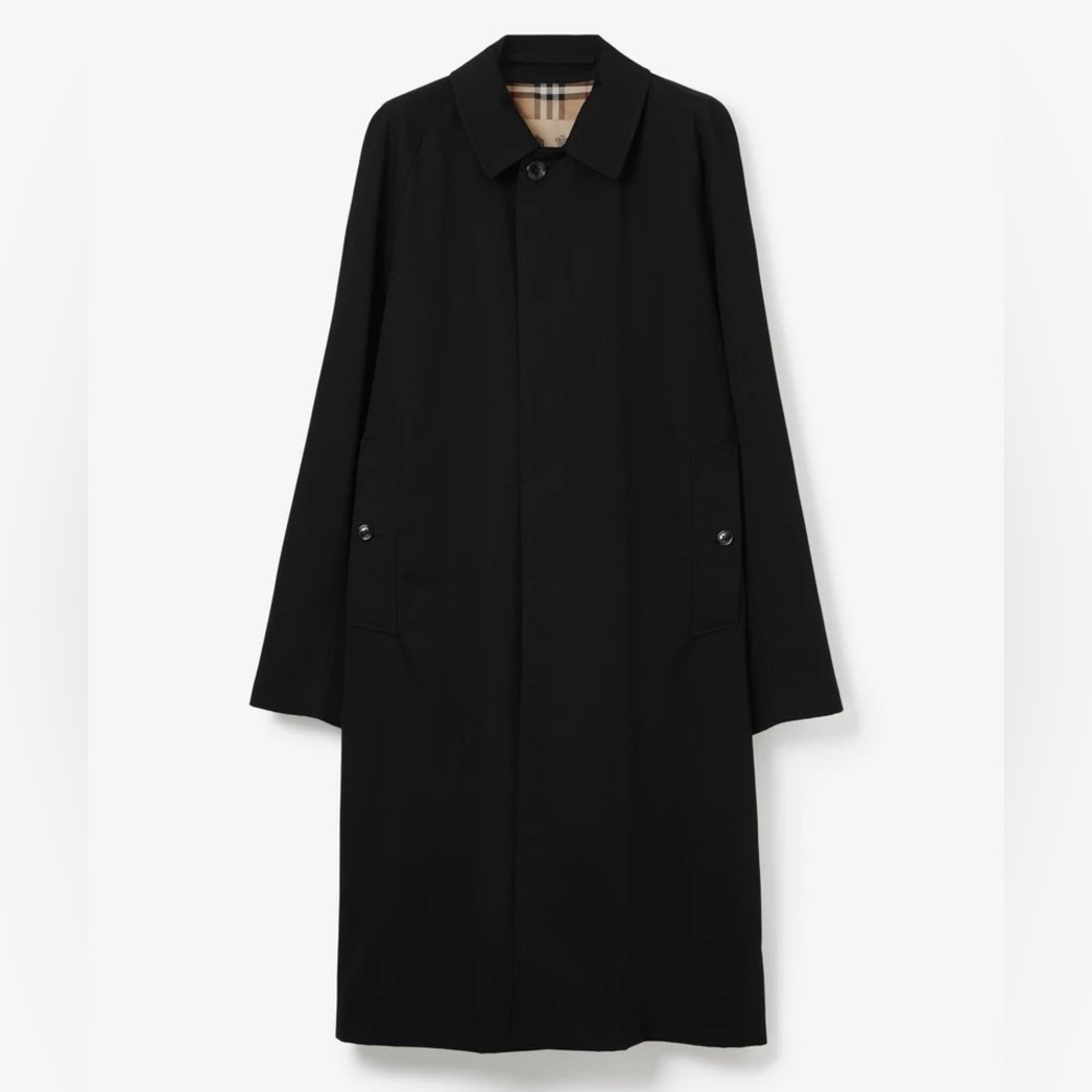 Stylish Burberry long trench coat with removable liner.